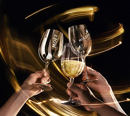 MOËT & CHANDON ОЗАРЯВА ПРАЗНИЧНИЯ СЕЗОН С ВЪЛНУВАЩИ БАЛОНЧЕТА ​​ШАМПАНСКО И СВЕТЛИННО ШОУ