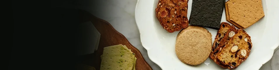 Crackers, gratins and cheese accompaniments