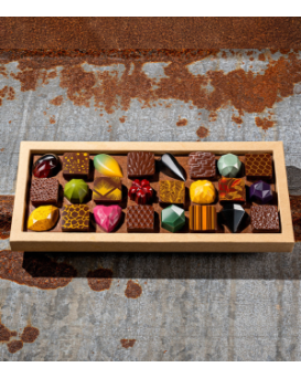 La Fève Anniversary 24 pcs